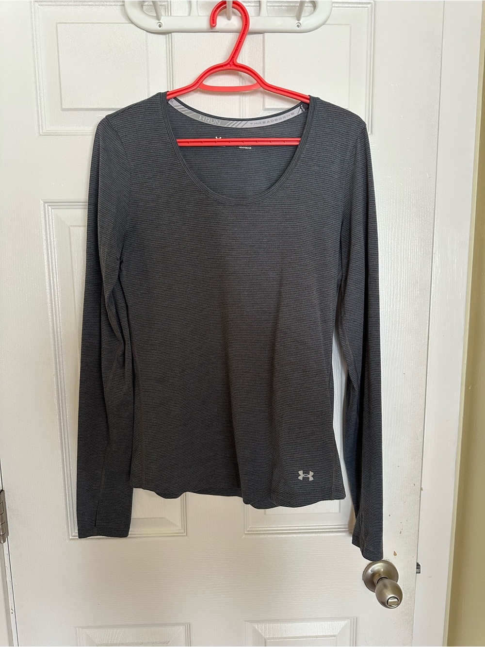 Under Armour Women's blue Long-Sleeve Scoop Neck Top